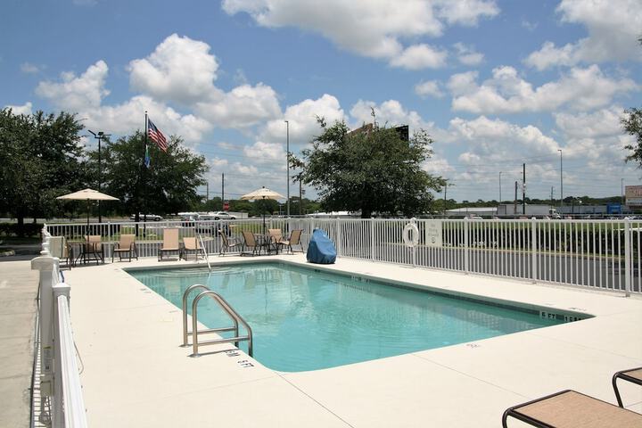 Pool 8 of 32