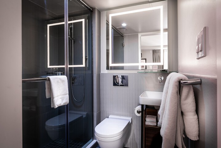 La Quinta Inn & Suites by Wyndham Times Square South