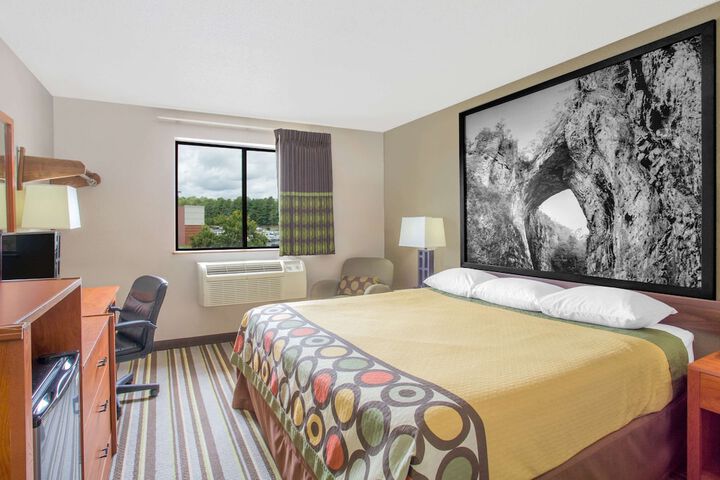 Room 25 of 47