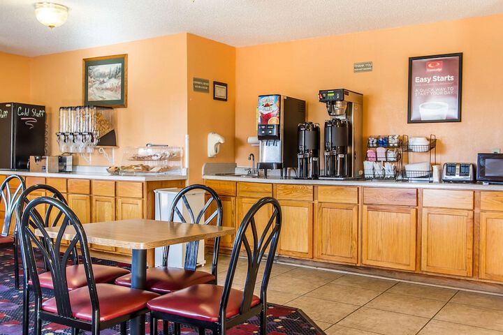 Econo Lodge Inn & Suites Pekin - Peoria Area