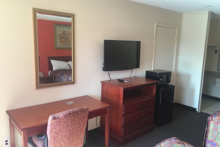 Room 11 of 29