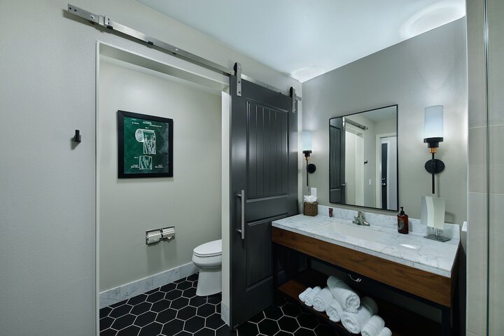 Room 27 of 44