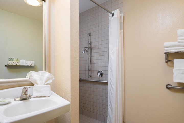 Holiday Inn Express & Suites Santa Clara-Silicon Valley by IHG