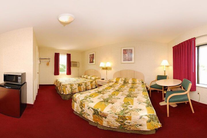 Room 32 of 43