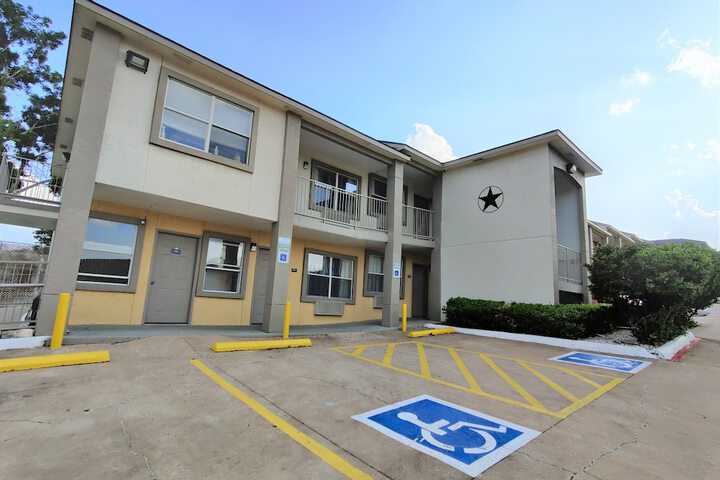 Hotel 2 of 40