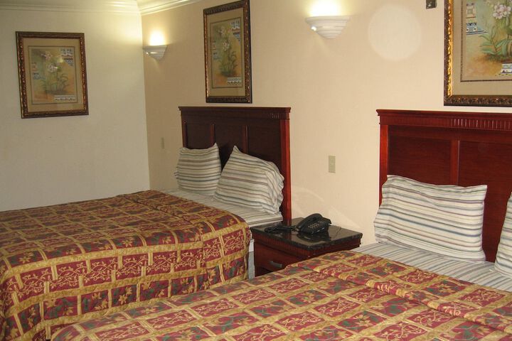 Room 13 of 33