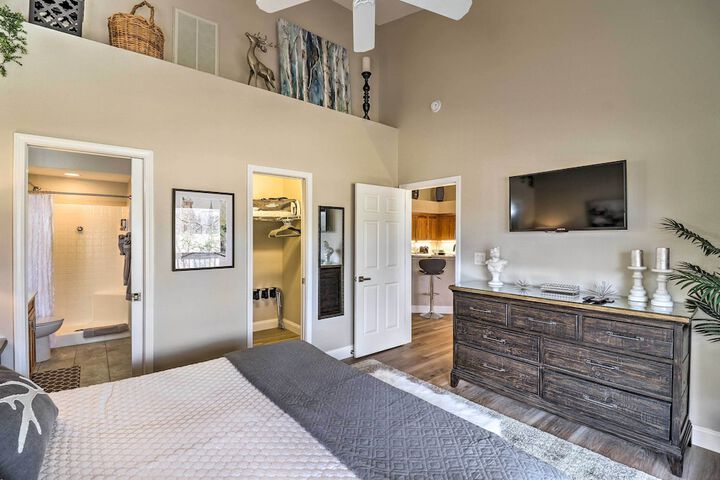 Indoor Pool & Golf Course Views: Lake Lure Condo!