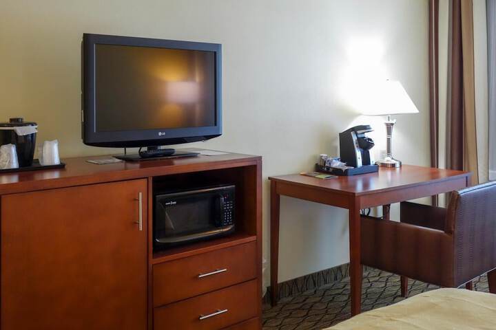 Room 6 of 24