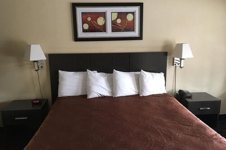 Room 10 of 29
