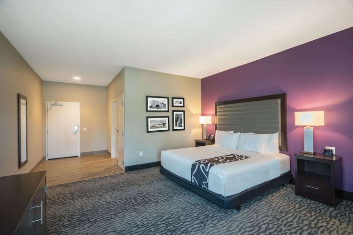 Room 28 of 33