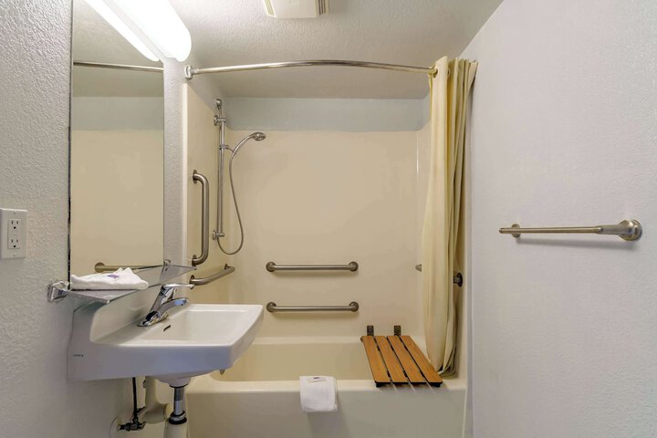 Room 14 of 28