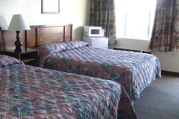 Room 8 of 10