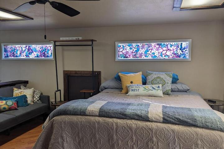 Rustic Rooms Barn Loft (Upstairs Studio Apartment) Near Kings Canyon & Sequoia National Parks
