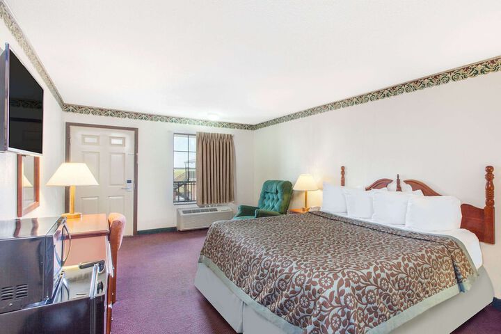 Room 10 of 14