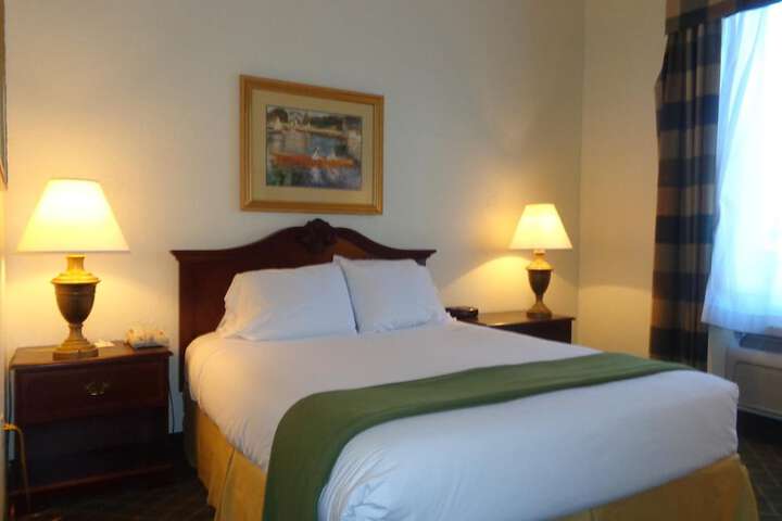 Room 43 of 48