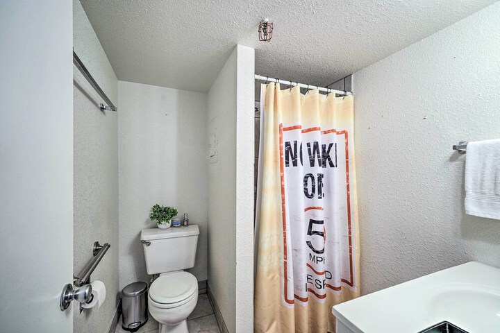 Parker Studio w / Patio & Direct River Access!