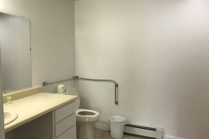Room 35 of 71