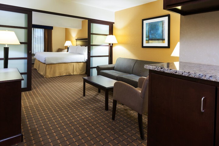 Holiday Inn Express & Suites Allentown West by IHG