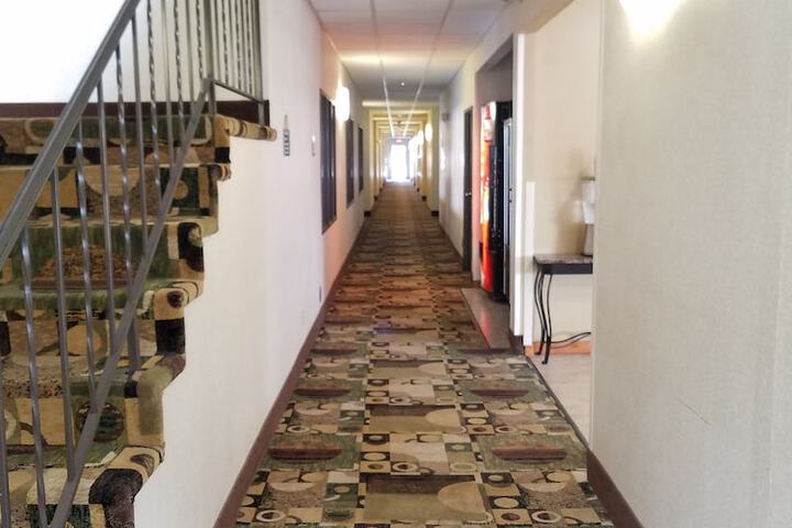 Ballroom/Hall 27 of 28