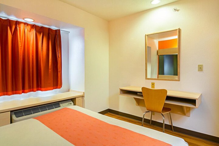 Motel 6 Sycamore IL