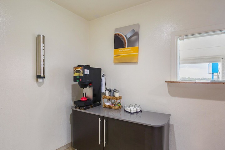 Motel 6 Madisonville TX