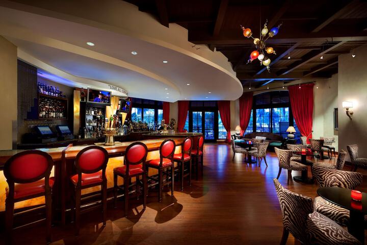 Lounge 50 of 64