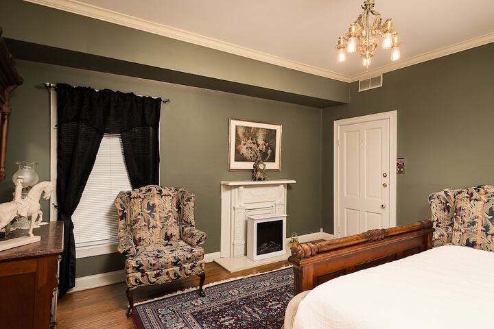 Room 43 of 62