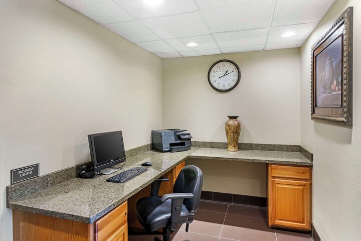 Business Center 36 of 36