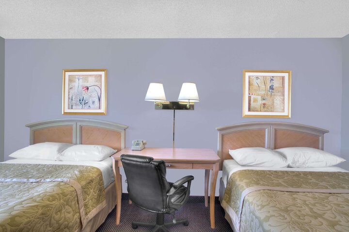 Room 6 of 18