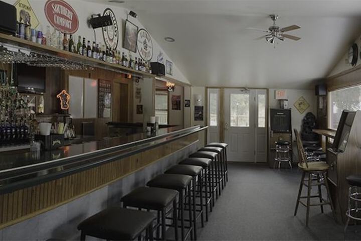 Lounge 11 of 18