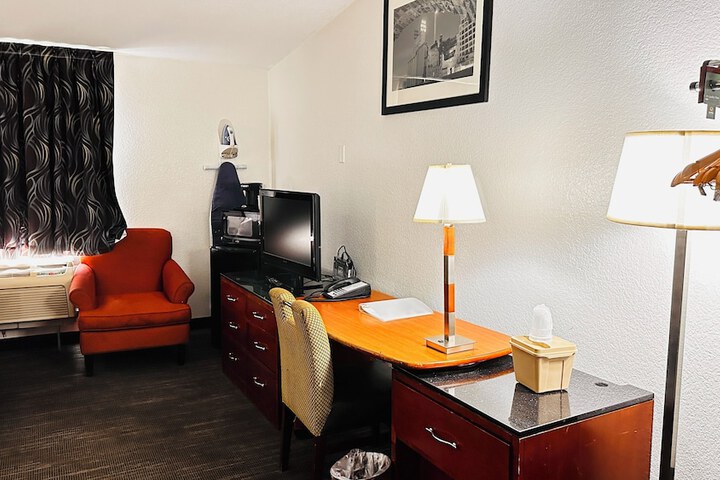 Room 18 of 34
