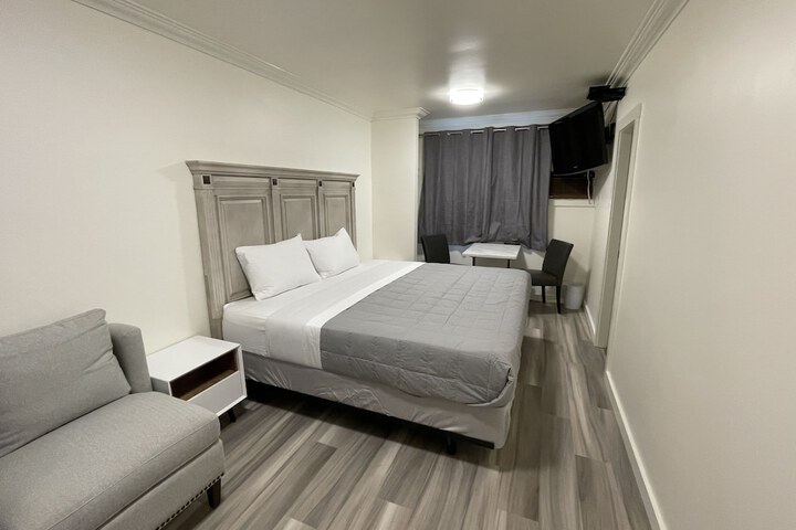 Room 72 of 94