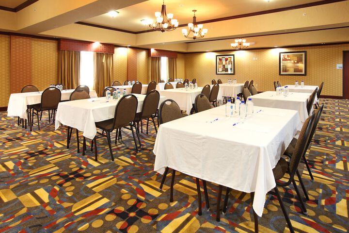 Holiday Inn Express Suites Van Buren-Ft Smith Area by IHG