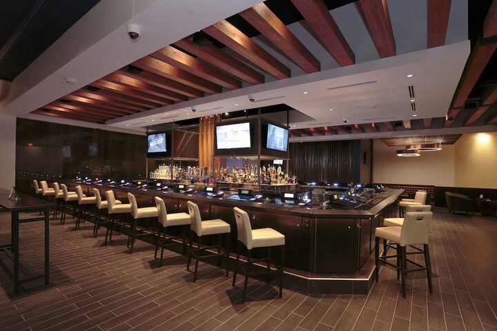 Lounge 49 of 69