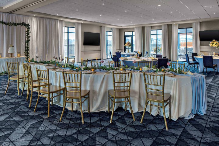 Ballroom/Hall 29 of 34