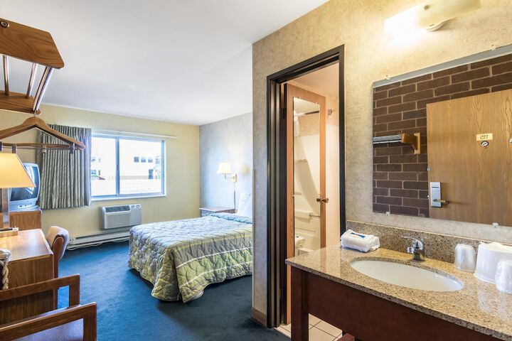 Room 15 of 40