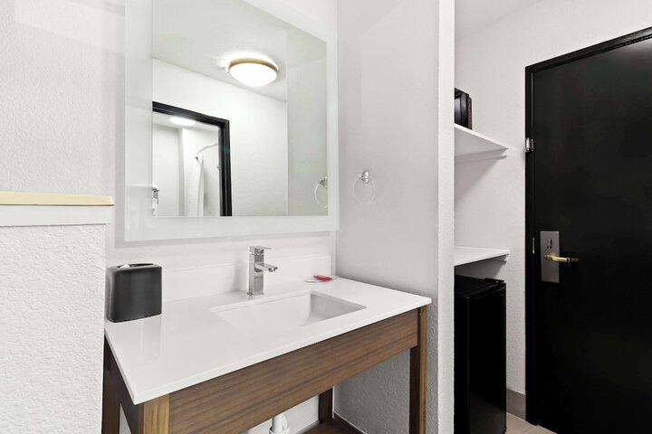 Room 16 of 36