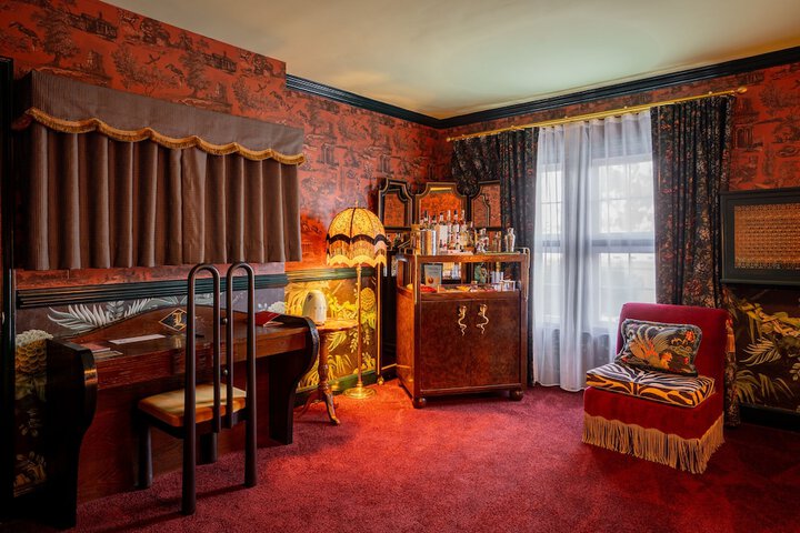 Lafayette Hotel & Club
