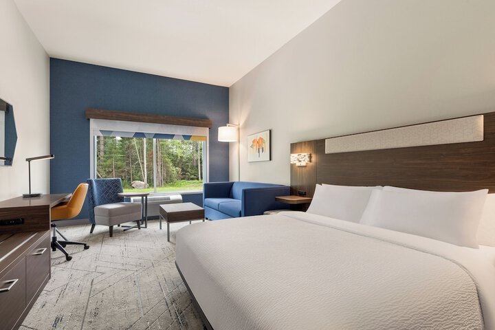 Holiday Inn Express and Suites Rhinelander by IHG