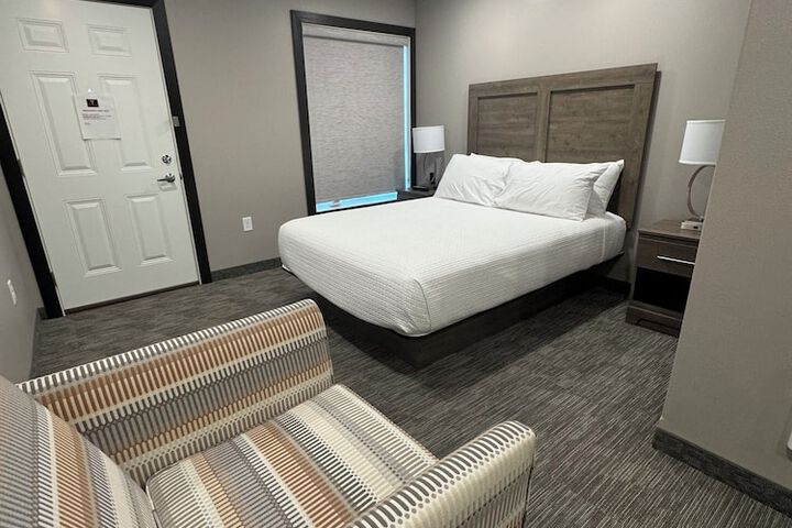 Room 8 of 16