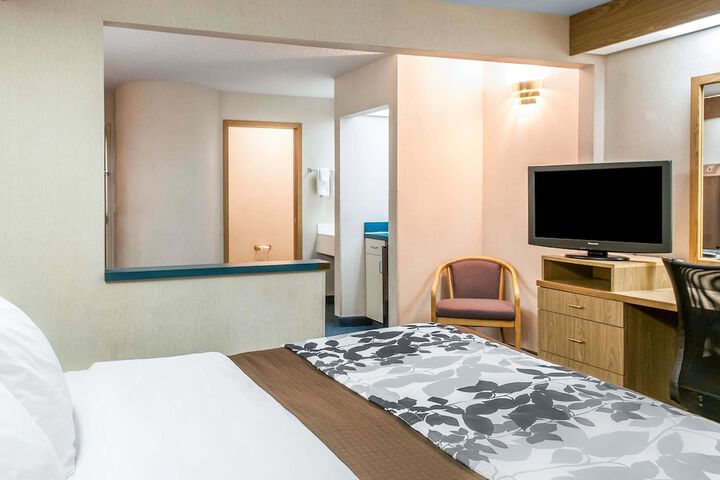 Room 14 of 28