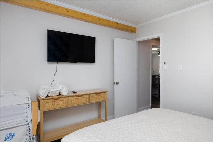 Embrace Oceanfront Elegance: Book Your Stay at Sunrise Oasis