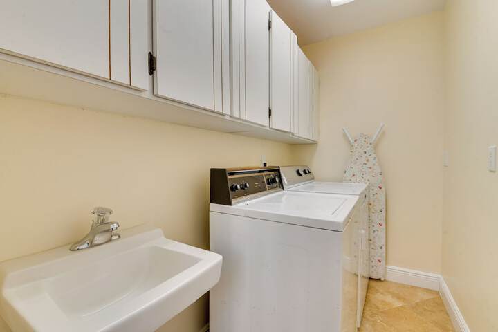 Oceanfront Escape on Wilbur Beach!