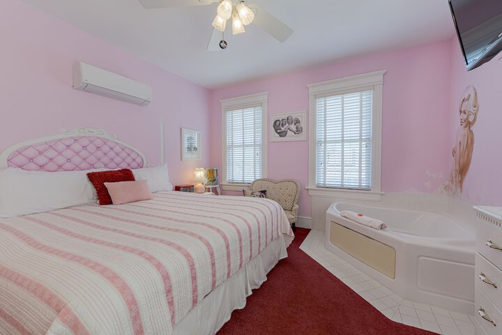 Room 25 of 77