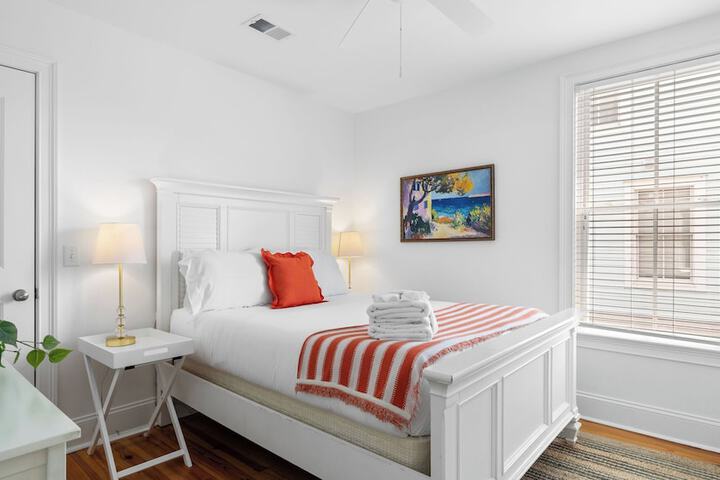 1 Block to Beach Newly Renovated 6bdr w / Rooftop Views Sand Dune by Avantstay