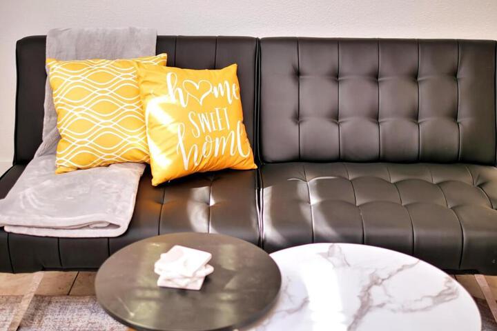Molivu Homes Studio - PetFriendly - King Bed - W-D
