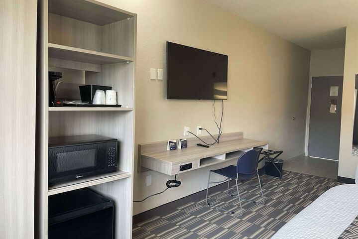 Room 34 of 67