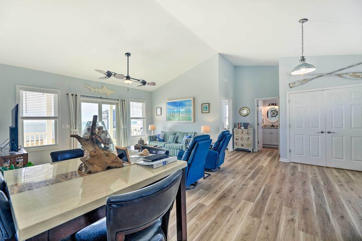 Waterview Home w / Sunset & Lighthouse Views