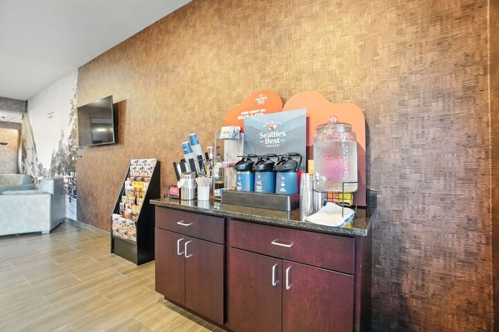 Cobblestone Hotel & Suites-Bellefontaine