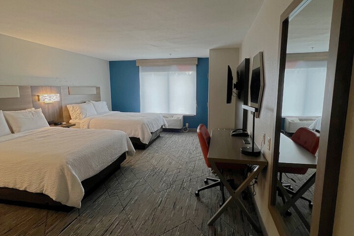 Room 14 of 33